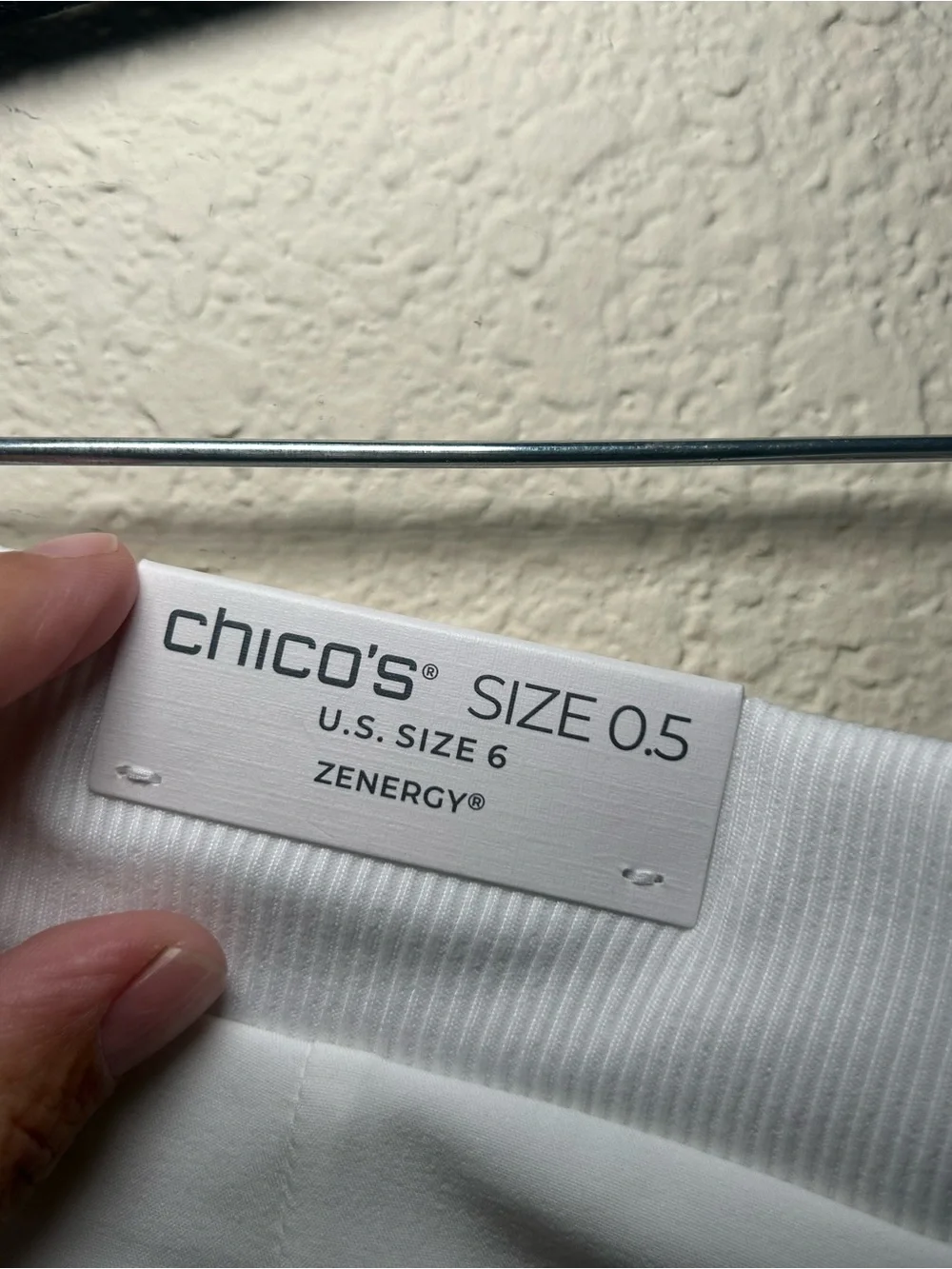 Chicos Zenergy White Performance Zip-Pocket Light Capri Pants Casual Outdoor Fal